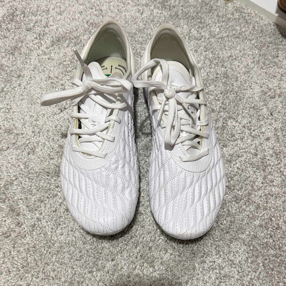 Under Armour Women’s White Quilted Cleats